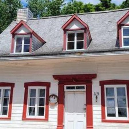 Om Chalet 1 Avec Spa Face Au Fleuve Saint-Jean Extérieur photo