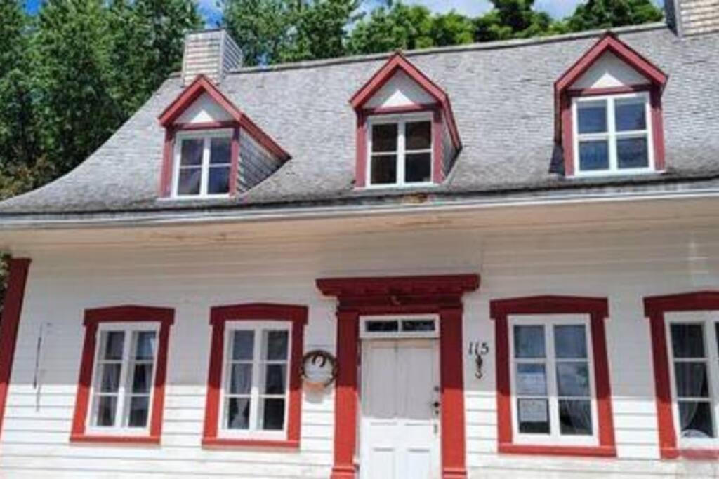 Om Chalet 1 Avec Spa Face Au Fleuve Saint-Jean Extérieur photo